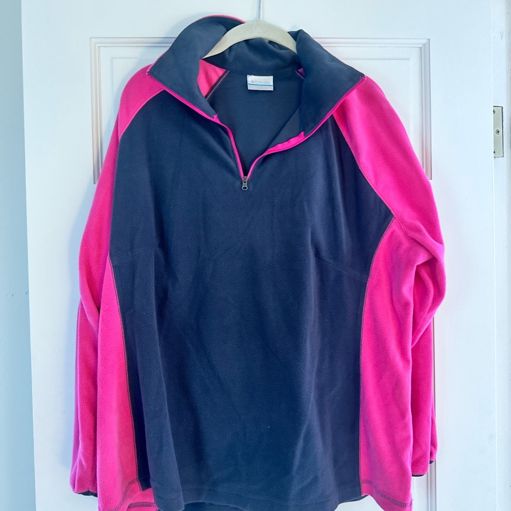 Columbia Women's Pink and Black fleece